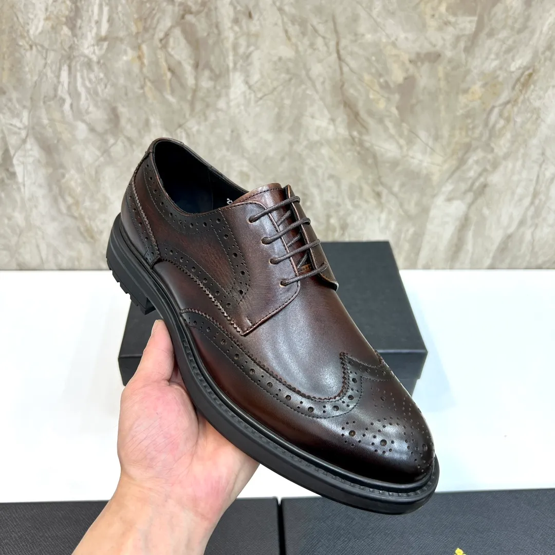 Original order quality: P580 Brand: PRADA (Prada) Standard code: Men's size 38/44 (45 can be customized) Grade: Same style as the official website High-quality men's shoes Material: Original cowhide Water-dyed cowhide lining Rubber outsole Style categories: Men's fashionable formal leather shoes Slip-on men's shoes series Young fashion European and American trends British style Top luxury Color: Actual picture